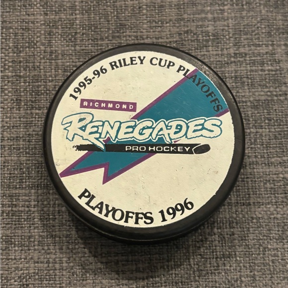 Richmond Renegades ECHL Hockey Puck 1995 1996 Riley Cup Playoffs - Picture 1 of 3